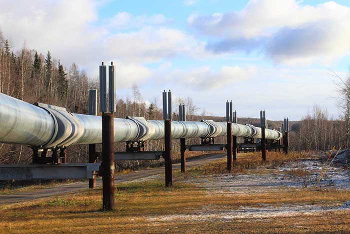 Oil-pipeline-Alaska