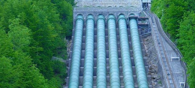 Pressurised water pipes