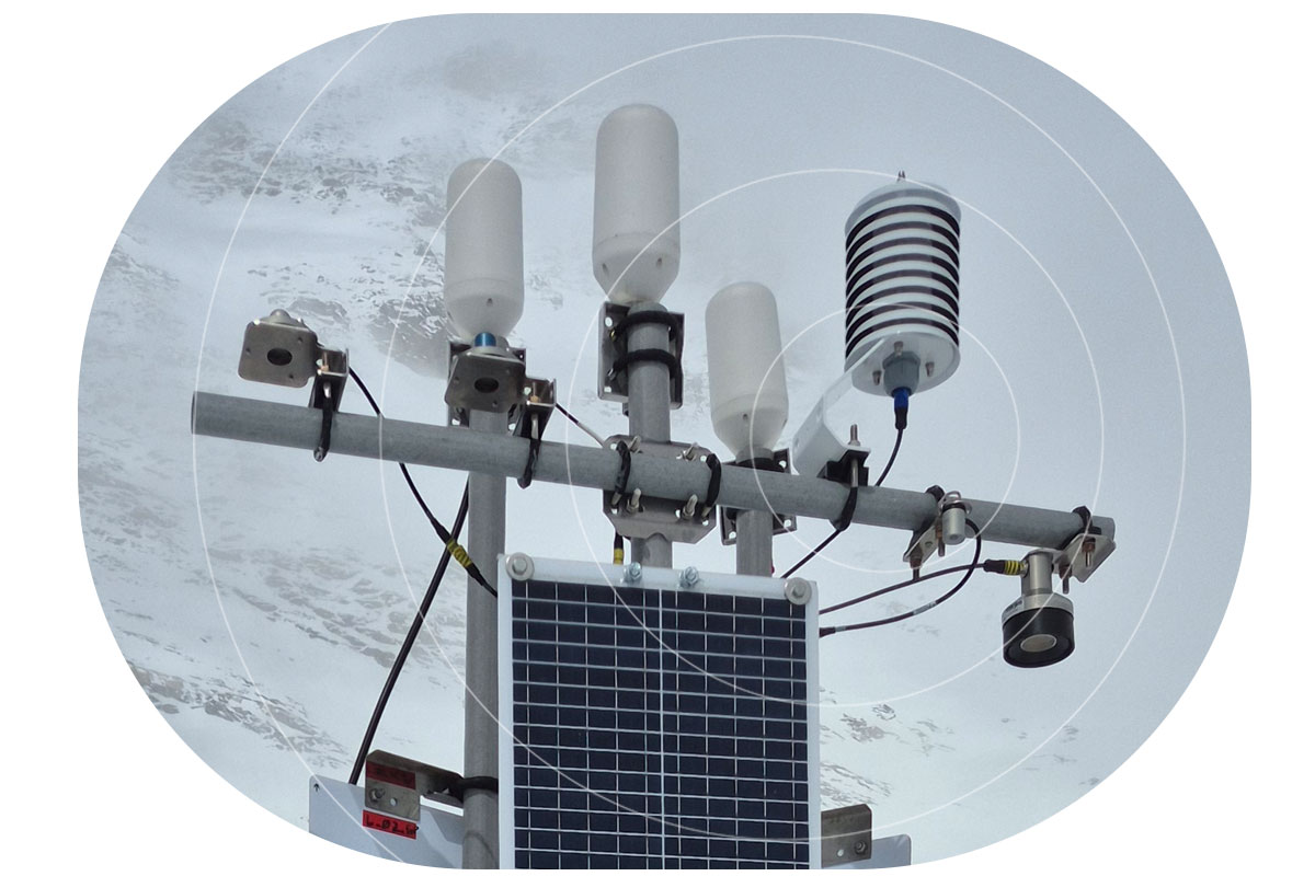 Antennas-on-Everest-Glacier-Monitoring-Station