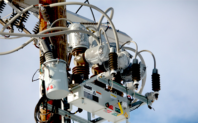 photo image of an electrical recloser