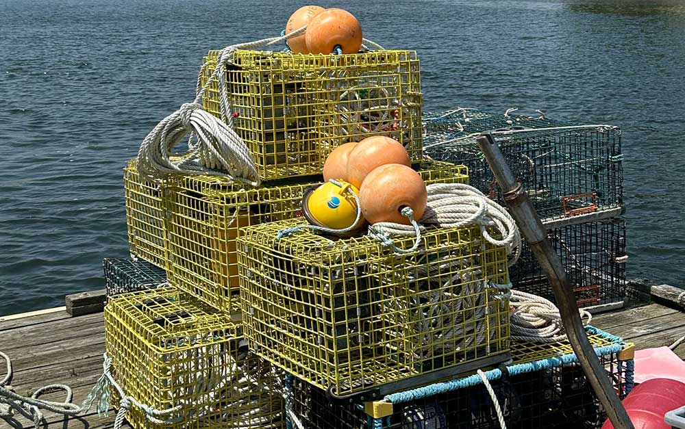 Smart buoy on ropeless lobster traps